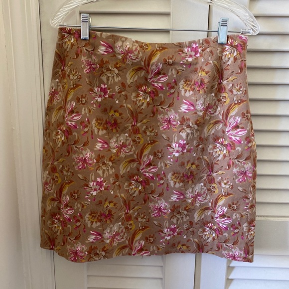 Ann Taylor Dresses & Skirts - Ladies Ann Taylor A line Skirt size 10 Side Zipper